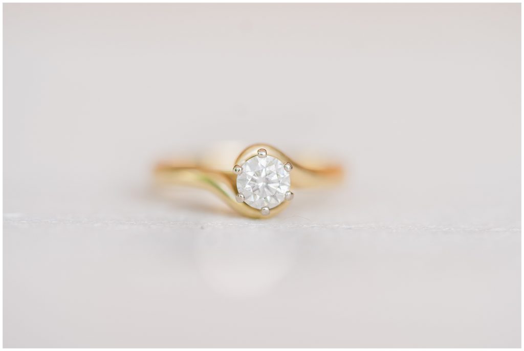 Engagement ring set in yellow gold