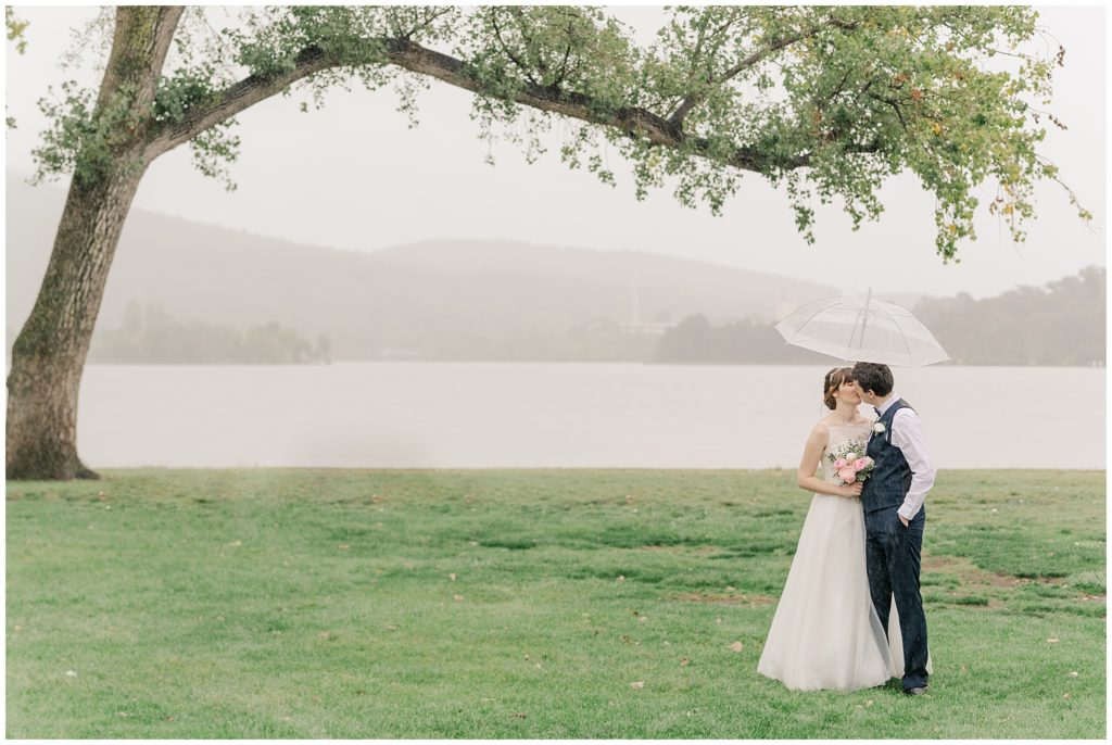 Gorgeous rainy day wedding | Canberra wedding photographer